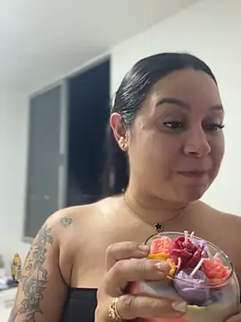Snapshot of Pretty_Isadora chatting on 05-14-26, 12:50 Pretty Isadora online show from 05-14-26, 12:50