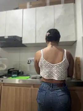 Snapshot of Pretty_Isadora chatting on 05-19-26, 01:56 Pretty Isadora online show from 05-19-26, 01:56