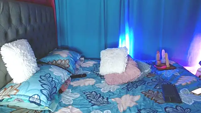 Kerly Lopez online show from 04-15-26, 07:58