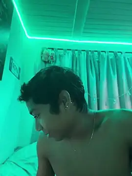 Snapshot of alejo_cute chatting on 06-15-26, 12:18 alejo cute online show from 06-15-26, 12:18