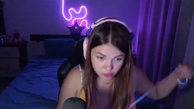 Snapshot of helengilmor chatting on 09-13-25, 03:56 helengilmor online show from 09-13-25, 03:56