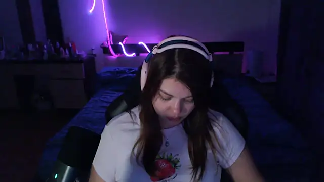 Snapshot of helengilmor chatting on 11-11-25, 05:24 helengilmor online show from 11-11-25, 05:24