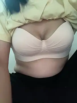 Snapshot of Milk_Mom99 chatting on 02-06-26, 06:40 Milk Mom99 online show from 02-06-26, 06:40