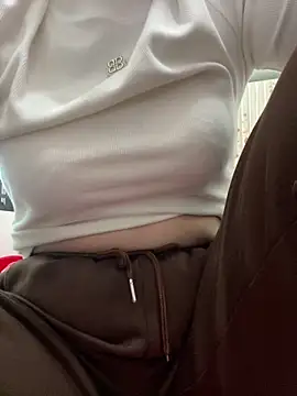 Snapshot of Milk_Mom99 chatting on 02-12-26, 08:20 Milk Mom99 online show from 02-12-26, 08:20