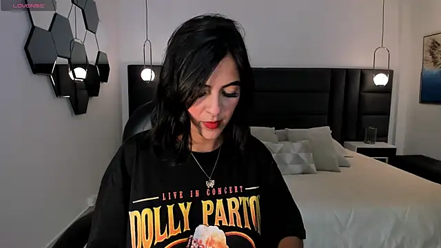 VictoriaMilan  online show from 12-11-24, 08:28
