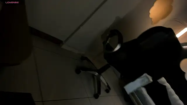 VictoriaMilan  online show from 02-01-25, 12:05
