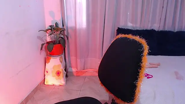 Snapshot of Zoe--khalL chatting on 12-16-24, 10:56 Zoe--khalL online show from 12-16-24, 10:56