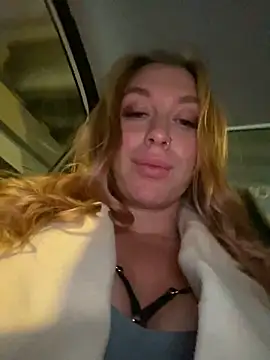 Snapshot of Sweet___Emily chatting on 12-08-24, 02:09 Sweet   Emily online show from 12-08-24, 02:09