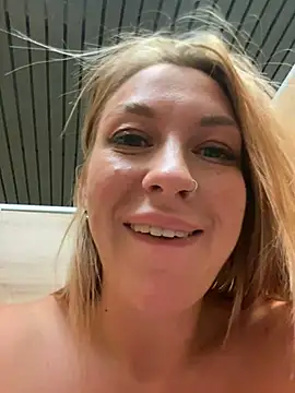 Snapshot of Sweet___Emily chatting on 12-10-24, 05:22 Sweet   Emily online show from 12-10-24, 05:22