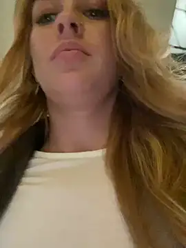 Snapshot of Sweet___Emily chatting on 12-11-24, 09:12 Sweet   Emily online show from 12-11-24, 09:12