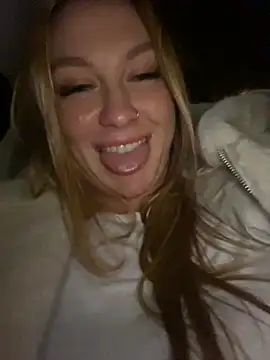 Snapshot of Sweet___Emily chatting on 12-18-24, 07:19 Sweet   Emily online show from 12-18-24, 07:19