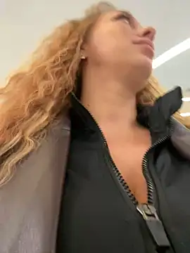 Snapshot of Sweet___Emily chatting on 12-23-24, 02:50 Sweet   Emily online show from 12-23-24, 02:50