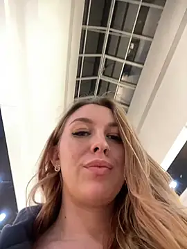 Snapshot of Sweet___Emily chatting on 01-31-25, 05:42 Sweet   Emily online show from 01-31-25, 05:42