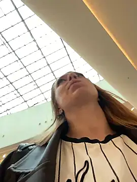 Snapshot of Sweet___Emily chatting on 10-13-25, 12:27 Sweet   Emily online show from 10-13-25, 12:27