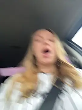 Snapshot of Sweet___Emily chatting on 11-23-25, 12:05 Sweet Emily online show from 11-23-25, 12:05