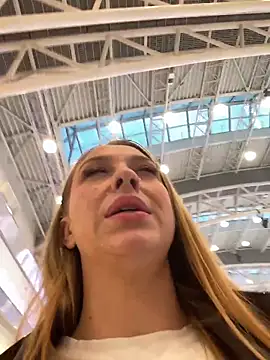 Snapshot of Sweet___Emily chatting on 12-22-25, 12:13 Sweet Emily online show from 12-22-25, 12:13