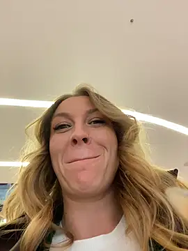 Snapshot of Sweet___Emily chatting on 01-12-26, 12:43 Sweet Emily online show from 01-12-26, 12:43