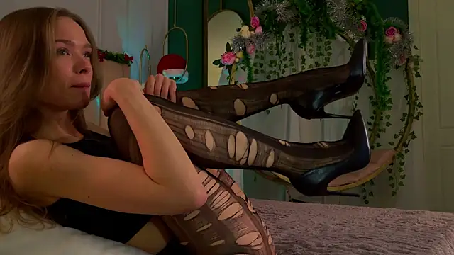 Eva Natsumi online show from 12-23-24, 12:19