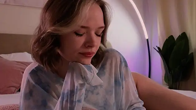 Eva Natsumi online show from 02-12-25, 09:31