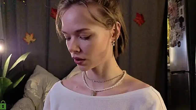 Eva Natsumi online show from 11-08-25, 04:51