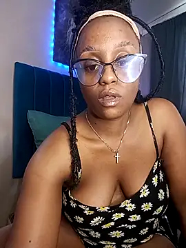 Queen-Chocolate online show from 12-22-25, 02:03