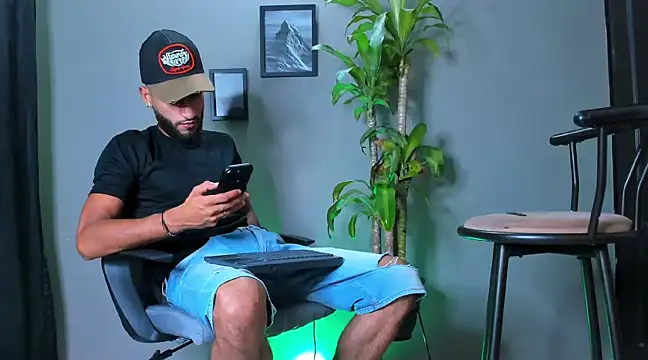 Damian 022 online show from 01-23-25, 03:48