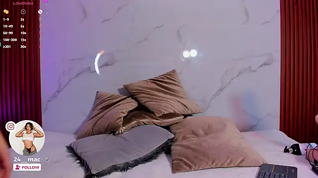 Snapshot of amelie_leigh chatting on 12-31-24, 04:27 amelie leigh online show from 12-31-24, 04:27