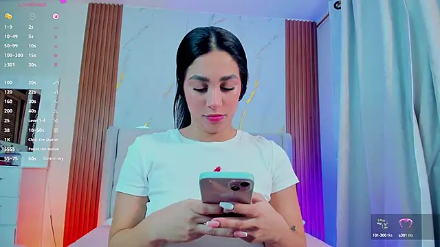 Snapshot of amelie_leigh chatting on 02-05-25, 01:15 amelie leigh online show from 02-05-25, 01:15