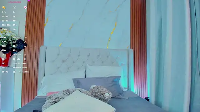 Snapshot of amelie_leigh chatting on 02-14-25, 03:00 amelie leigh online show from 02-14-25, 03:00