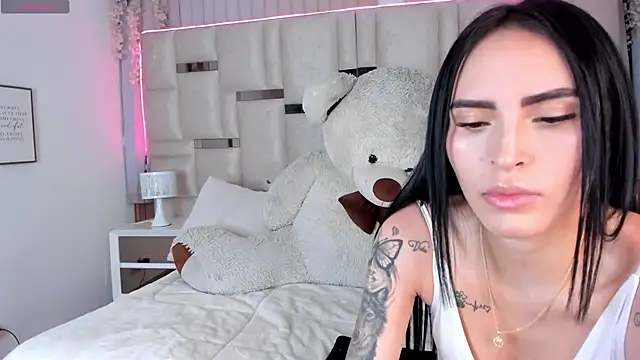 Snapshot of Bella_ev chatting on 05-10-26, 04:06 Bella ev online show from 05-10-26, 04:06