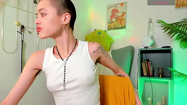 PamelaYong online show from 12-12-24, 01:49