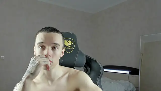 Snapshot of MasonWarholl chatting on 12-30-24, 08:47 MasonWarholl online show from 12-30-24, 08:47