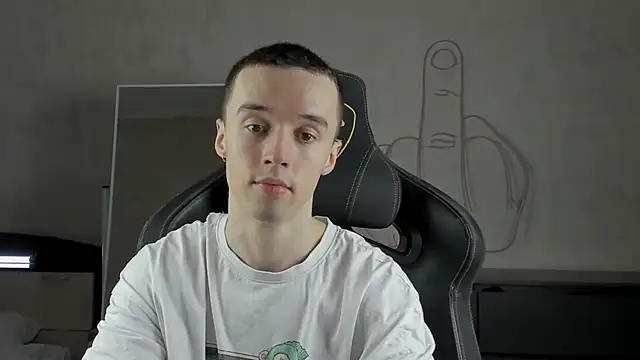 Snapshot of MasonWarholl chatting on 12-31-24, 05:29 MasonWarholl online show from 12-31-24, 05:29