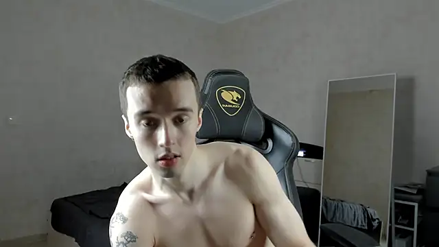 Snapshot of MasonWarholl chatting on 01-19-25, 06:21 MasonWarholl online show from 01-19-25, 06:21