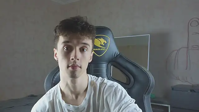 Snapshot of MasonWarholl chatting on 10-18-25, 10:21 MasonWarholl online show from 10-18-25, 10:21