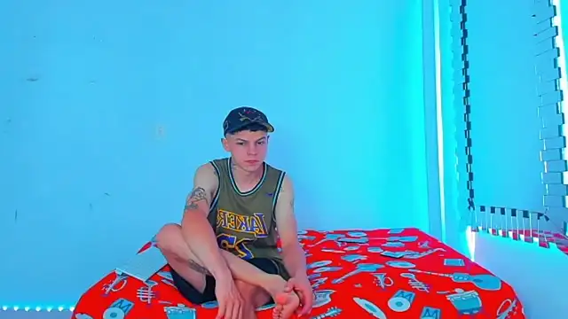 Snapshot of HOT_boy2025 chatting on 12-13-24, 06:16 HOT boy2025 online show from 12-13-24, 06:16