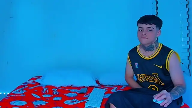 Snapshot of HOT_boy2025 chatting on 01-18-25, 07:04 HOT boy2025 online show from 01-18-25, 07:04