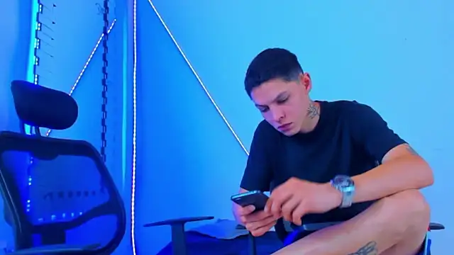 HOT boy2025 online show from 10-23-25, 03:06