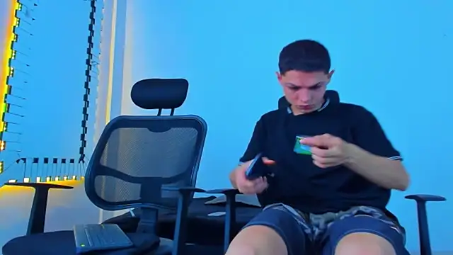 HOT boy2025 online show from 11-15-25, 02:42