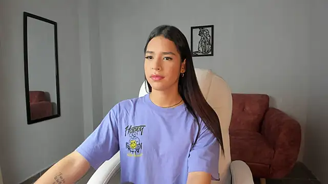 Snapshot of Alice23jones chatting on 02-06-25, 01:54 Alice23jones online show from 02-06-25, 01:54