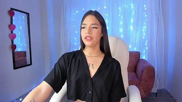 Snapshot of Alice23jones chatting on 02-25-25, 02:44 Alice23jones online show from 02-25-25, 02:44