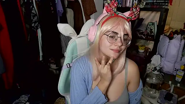 mochi rainbow online show from 12-22-24, 11:52