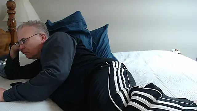 Snapshot of JaySloan chatting on 02-17-25, 02:37 JaySloan online show from 02-17-25, 02:37