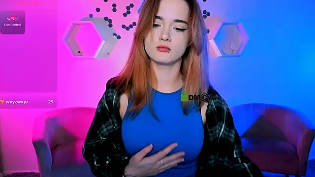 liana kisses online show from 11-21-25, 08:40