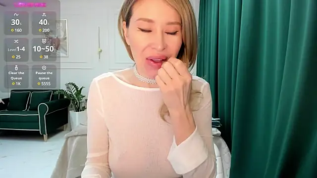 Jolie Ozolla online show from 02-12-25, 05:26