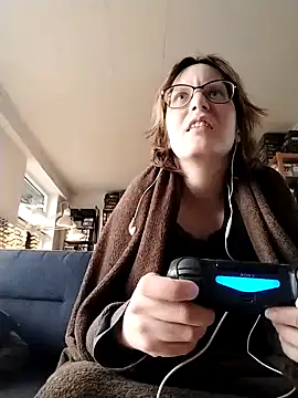 PernillaGirl online show from 10-04-25, 12:25