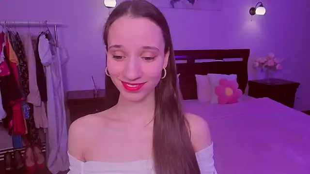 Snapshot of StaceySunny chatting on 02-18-26, 05:20 StaceySunny online show from 02-18-26, 05:20