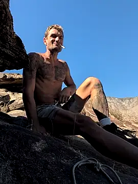 Snapshot of klownman1 chatting on 10-24-25, 05:53 klownman1 online show from 10-24-25, 05:53