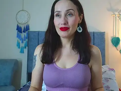 IberianMoonMK online show from 10-17-25, 05:37