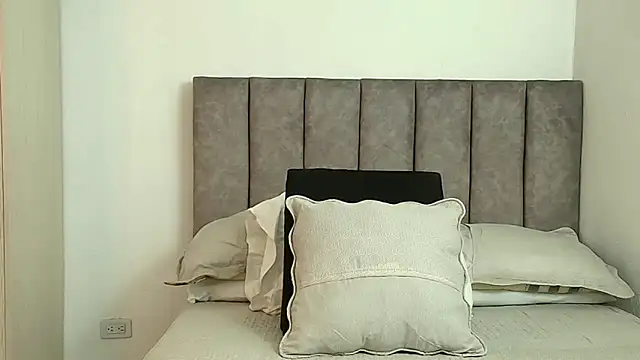 karina lewis  online show from 01-10-26, 03:30